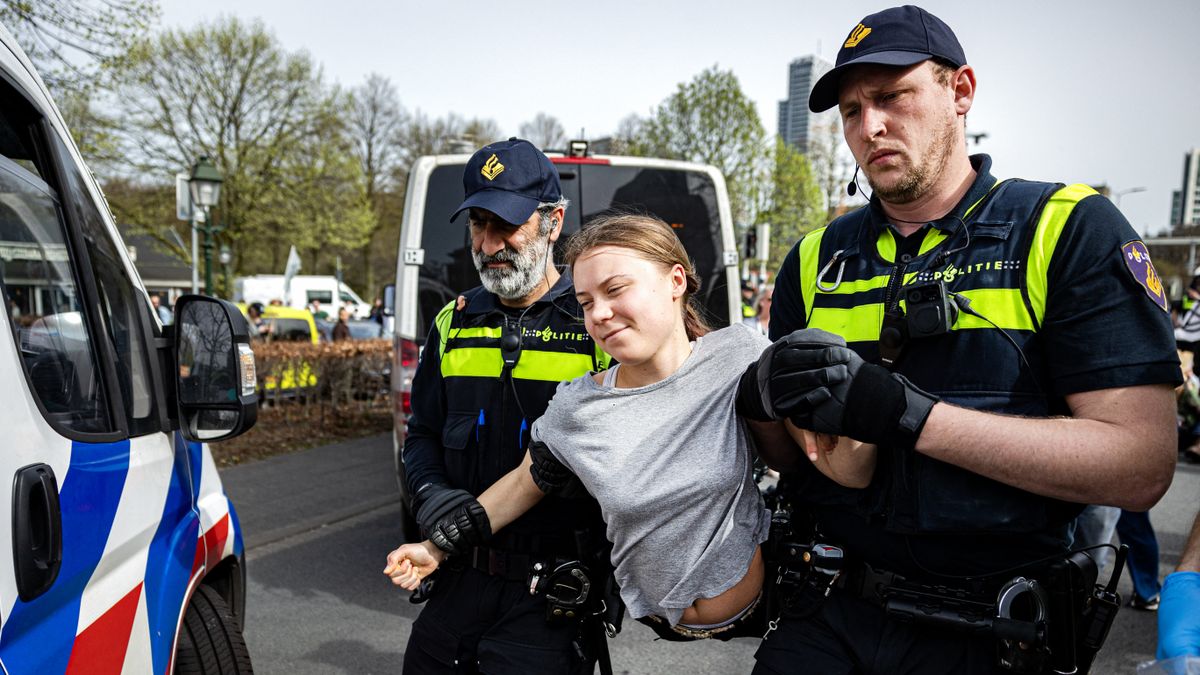 Greta Thunberget elvitték a rendőrök + videó