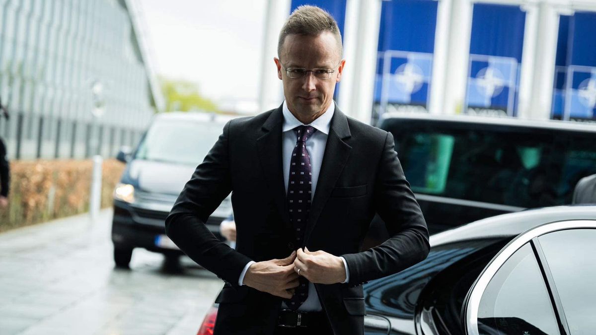 Magyar fejlesztésű születésnapi ajándékot adott Szijjártó Péter a NATO-nak