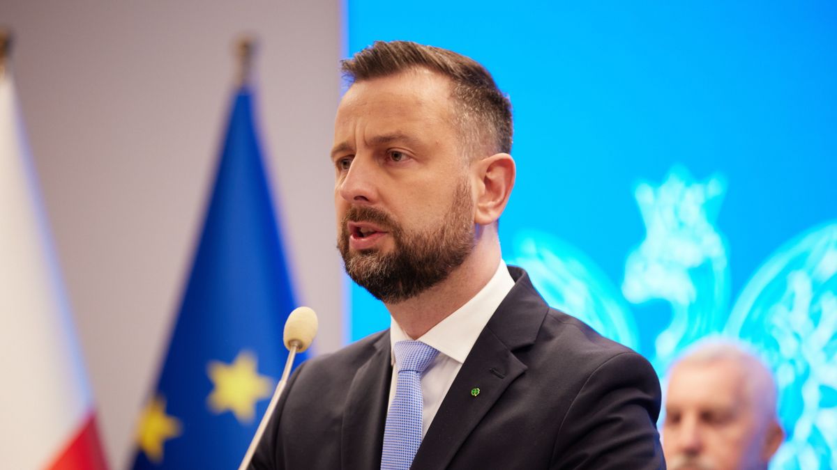 Lengyelország evakuálására készül a lengyel védelmi miniszter