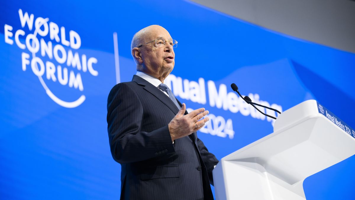 Klaus Schwab több mint ötven év után távozik a Világgazdasági Fórum éléről