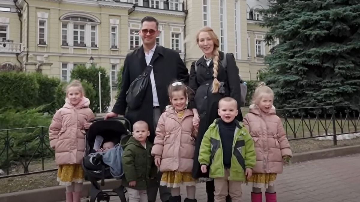 Egy hatgyermekes amerikai család a genderideológia elől menekült Oroszországba + videó