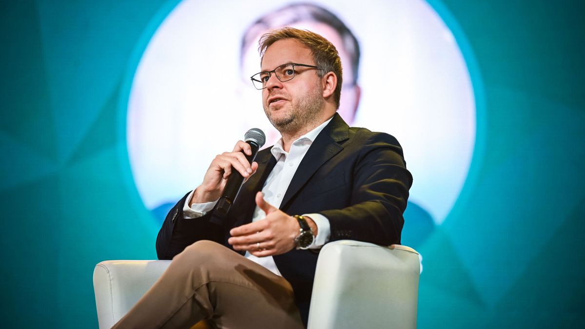 PM Orban's Policy Chief: Hungary Must Stay Out Of War