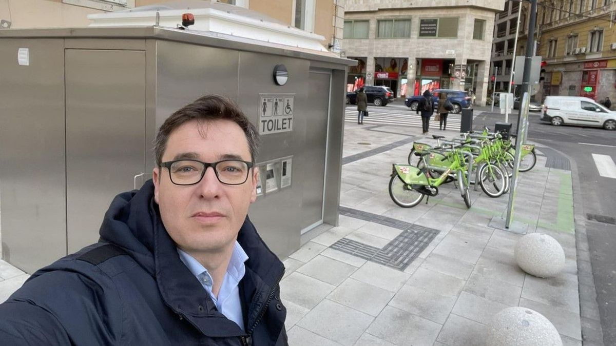 Folytatódnak Karácsony Gergely kalandjai a közvécékkel