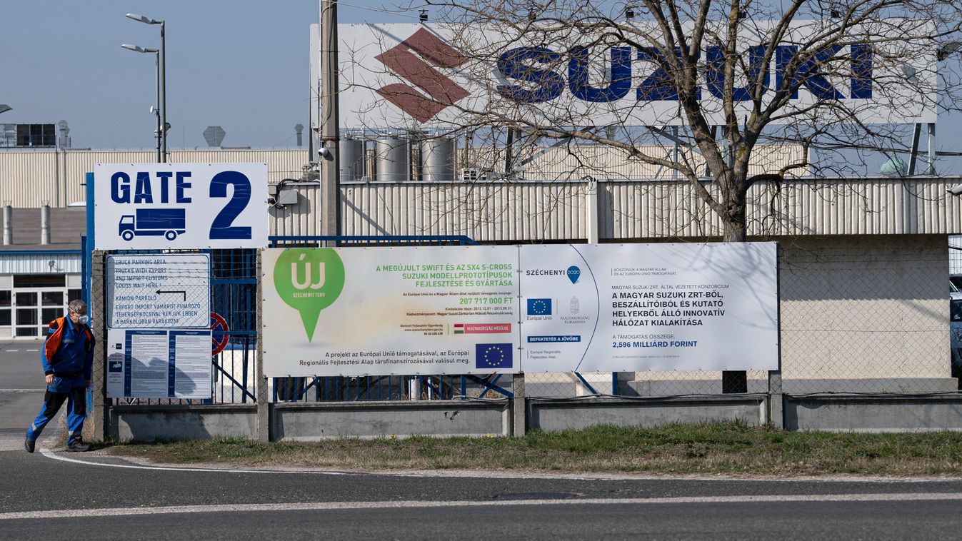 Esztergom, 2020. március 18.
Az esztergomi Suzuki-gyár 2020. március 18-án. A Magyar Suzuki Zrt. vezetése 2020. március 23-tól április 3-ig leállítja az esztergomi gyártást. A tervezett leállás 3200 dolgozót érint.
MTI/Szigetváry Zsolt