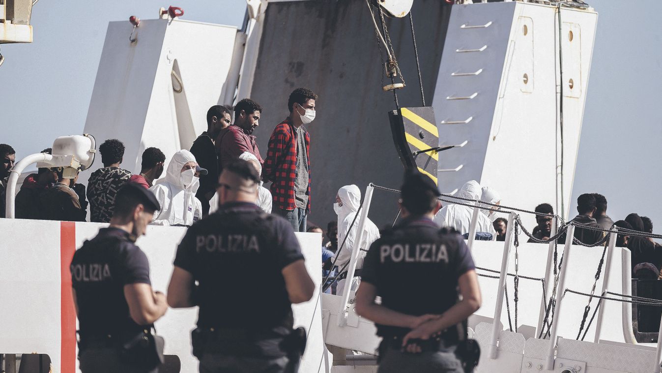 Diciotti Patrol Vessel arrives in Crotone with 650 migrants
”‹”‹”‹”‹”‹”‹”‹”‹”‹”‹”‹”‹”‹”‹”‹”‹”‹”‹”‹”‹”‹”‹”‹”‹”‹”‹CROTONE, ITALY - OCTOBER 26: Migrants seen before disembarking in Crotone, Italy on October 26, 2022. 650 migrants, departed from Libya, had been taken in the port of Crotone by Diciotti patrol vessel of the Italian Coast Guard. The complex rescue operation of more than 1100 migrants, from two fishing boats off Sicily, involved the Italian Coast Guard, the Finance Police and the European Agency Frontex. Valeria Ferraro / Anadolu Agency (Photo by Valeria Ferraro / ANADOLU AGENCY / Anadolu via AFP)