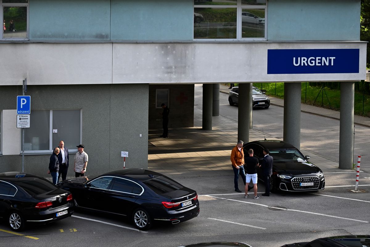 A besztercebányai F. D. Roosevelt Kórház sürgősségi osztályának bejárata 2024. május 16-án. (Fotó: MTI/AP/Erdős Dénes)