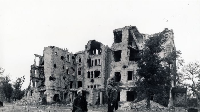 1945. Budapest,
Margitsziget
a romos Margaréta szálló.
Fortepan / Fortepan