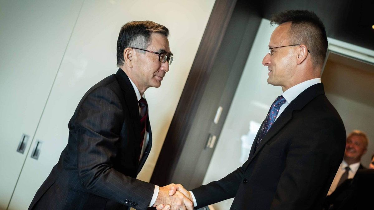 Szijjártó Péter jó hírt közölt a hazai autógyártással kapcsolatban