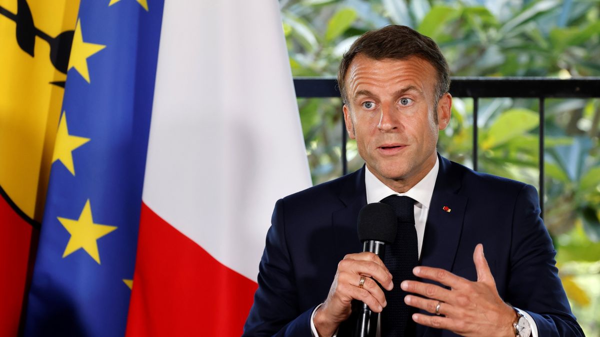 Emmanuel Macron felkészült a világháborúra + videó