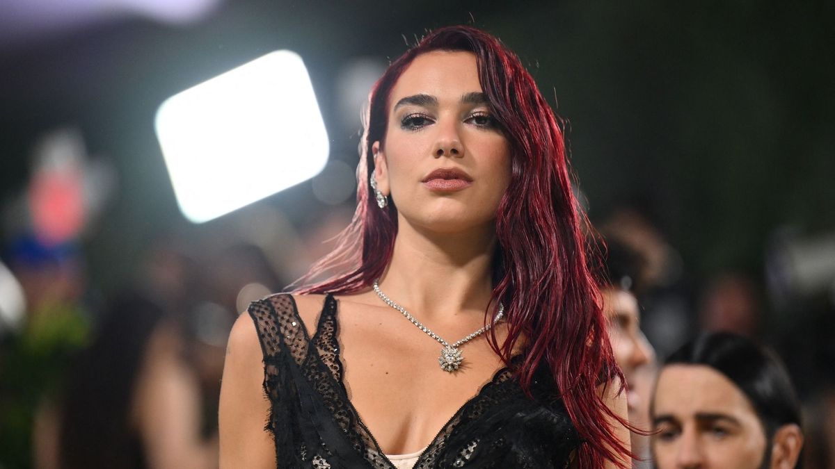 Dua Lipa: koszovói kislányból világhírű énekesnő