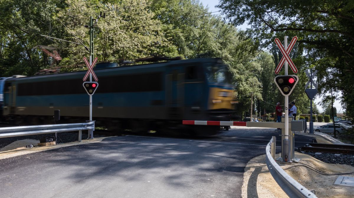 Elgázolt egy embert a vonat az egyik legforgalmasabb vasútvonalon