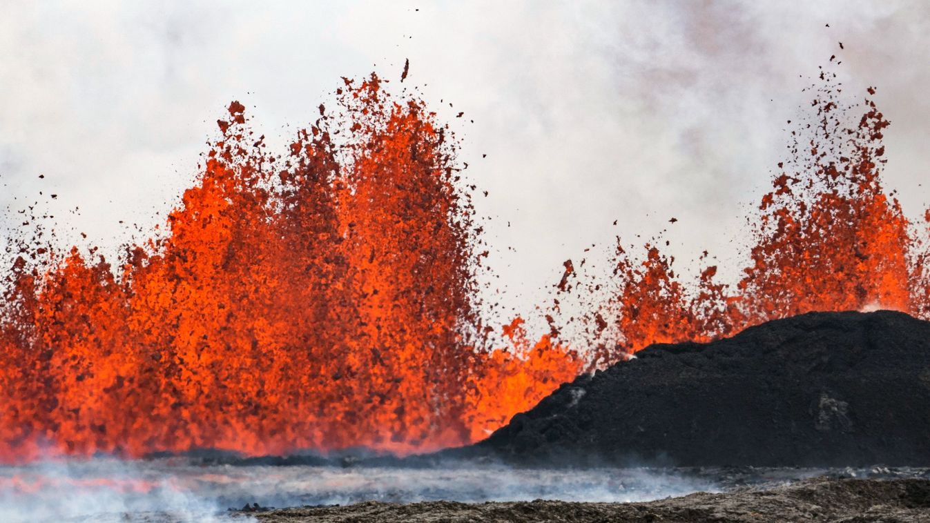 Kitörő vulkán a Reykjanes-félszigeten fekvő Grindavík közelében 2024. május 29-én