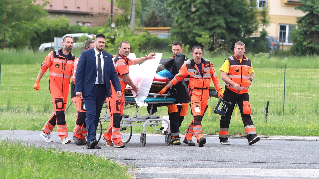Robert Fico szlovák miniszterelnököt életveszélyes állapotban szállítják kórházba Besztercebányán (Banská Bystrica)
