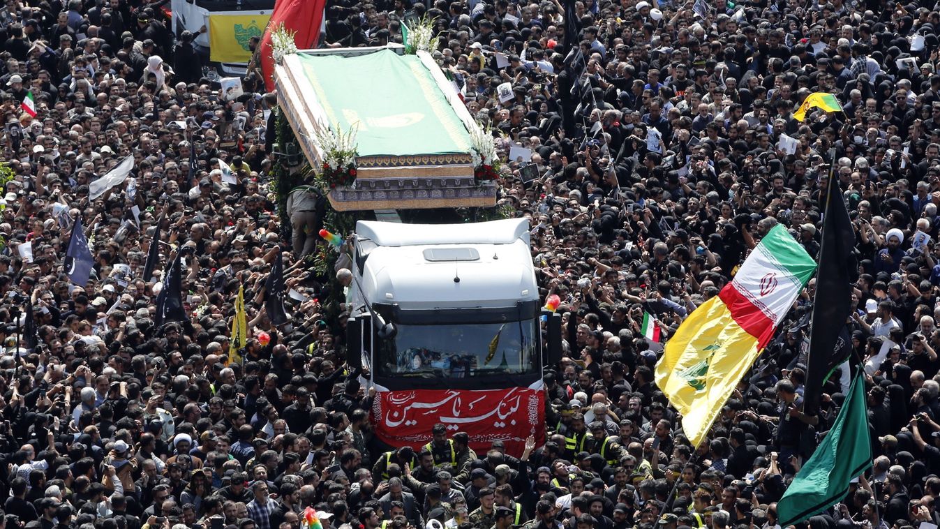 AMIRABDOLLAHIÁN, Hoszein; RAISZI, Ebrahim
Teherán, 2024. május 22.
Gyászolók Ebrahim Raiszi iráni elnök temetésén Teheránban 2024. május 22-én. A három nappal korábbi balesetben életét vesztette többek között Hoszein Amirabdollahián iráni külügyminiszter is.
MTI/EPA/Abedin Taherkenareh