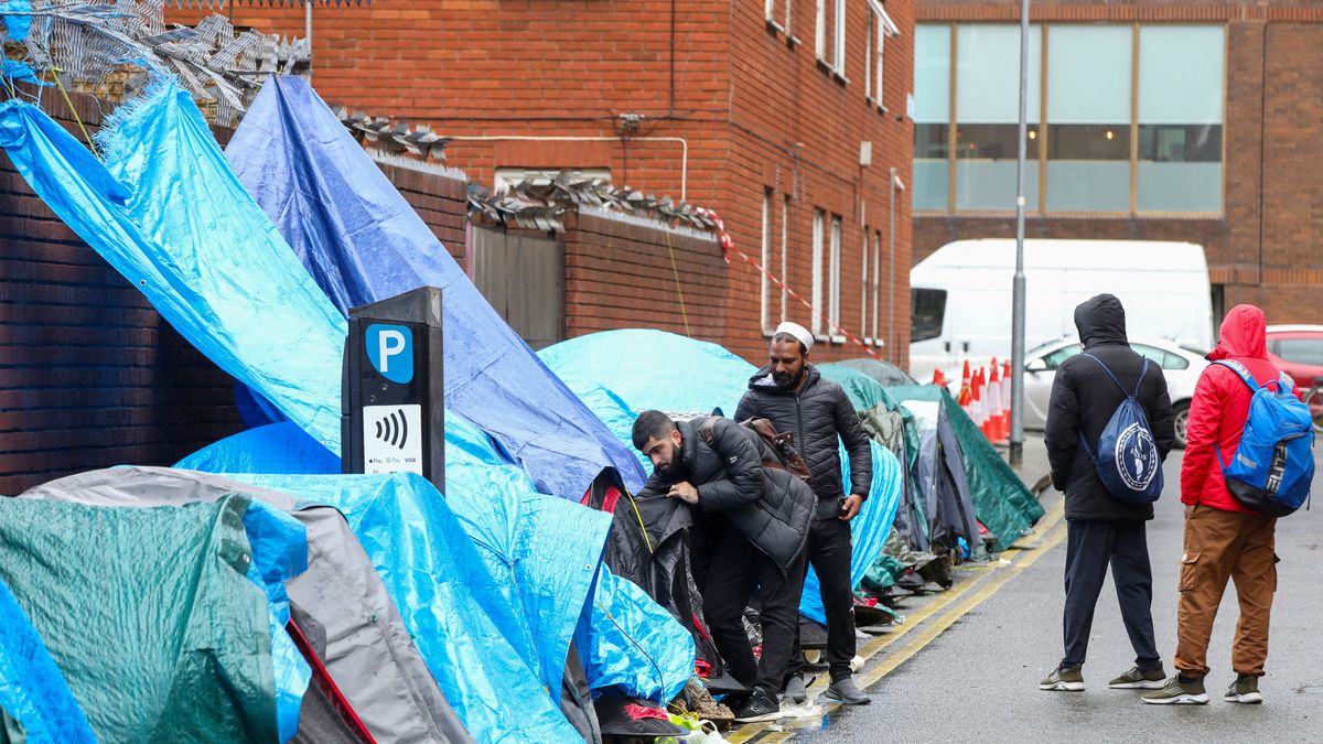 Senki sincs biztonságban: így őrjöngenek az illegális migránsok Európa-szerte + videó