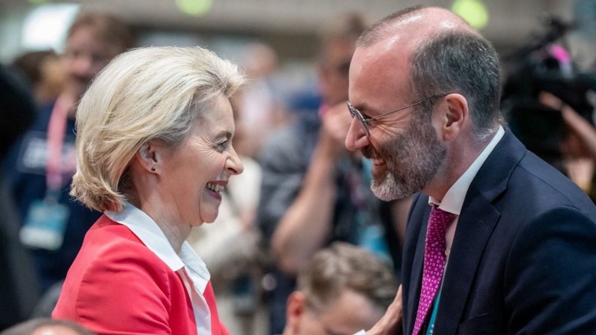 Manfred Weber Orbán Viktor békepárti politikáját támadja