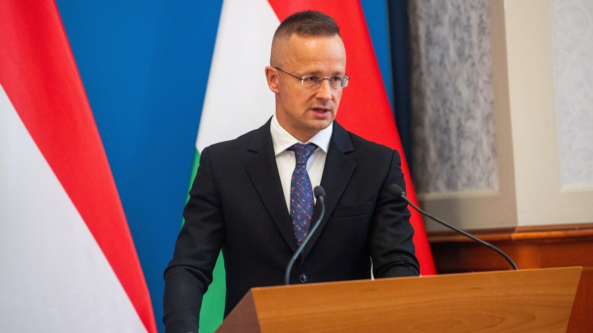 Hungary FM: We Need Civilized East–West Cooperation