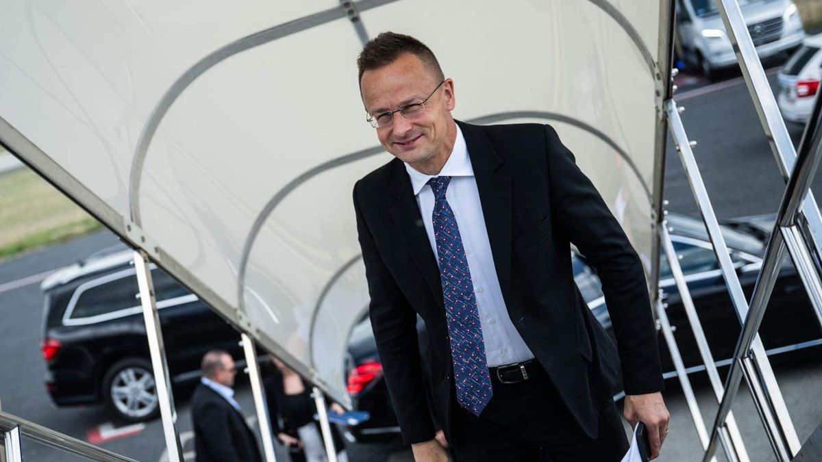 Szijjártó Péter keményen visszavágott a 444 riporterének + videó