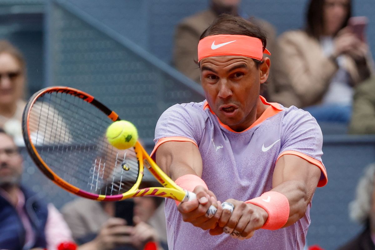 Madrid, 2024. április 25.
A spanyol Rafael Nadal visszavonul Roland Garros olimpia Laver-kupa az amerikai Darwin Blanch ellen játszik a madridi salakpályás tenisztorna férfi egyes versenyének elsõ fordulójában 2024. április 25-én.

