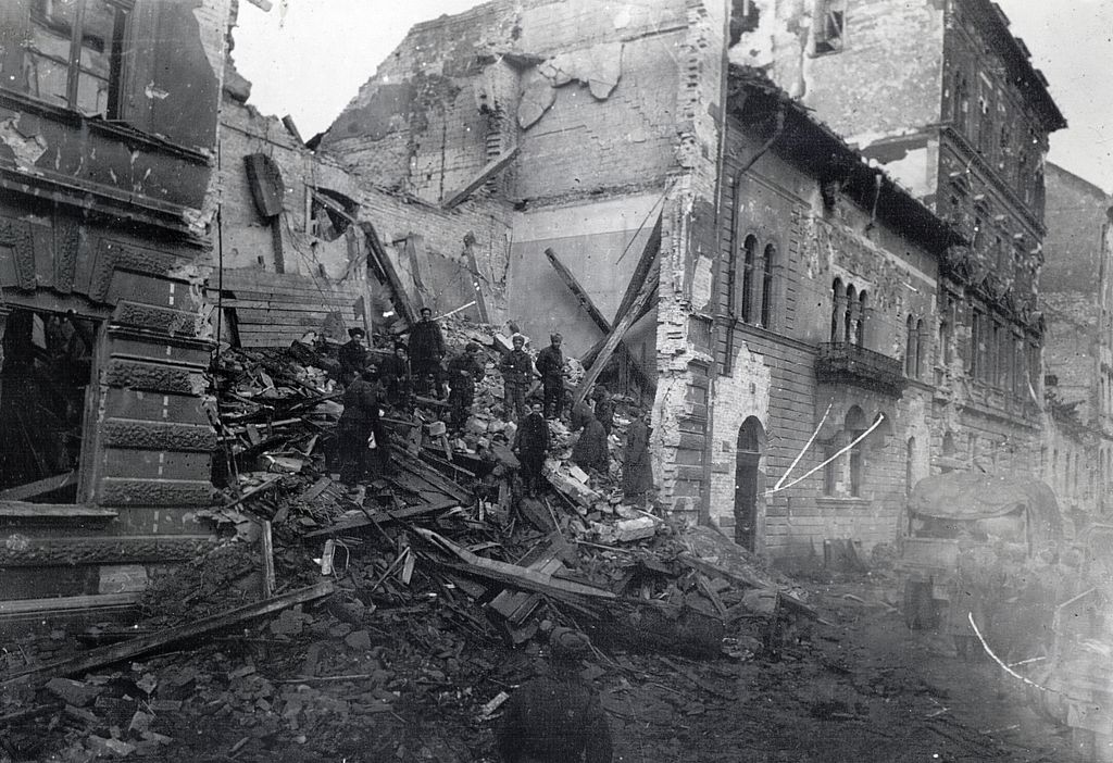 1945. Budapest I.
Pauler utca, a romos 6., 8. és 10-es számú ház.
Fortepan / Vörös Hadsereg