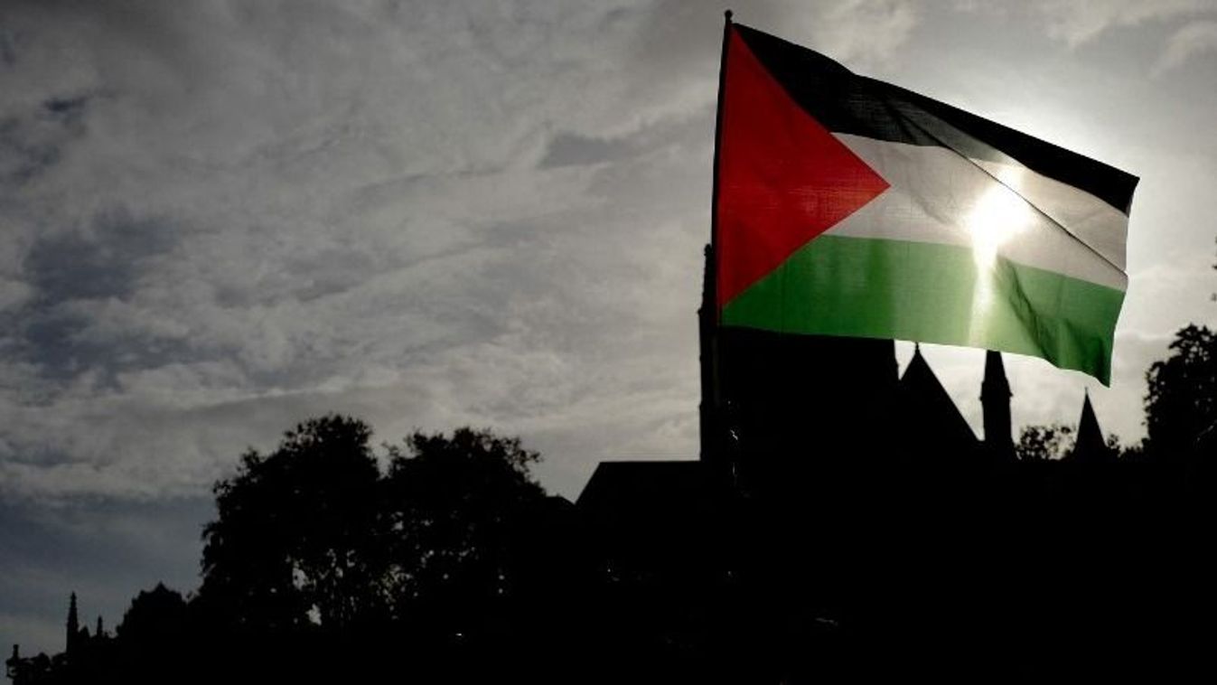 Sátortábort építenek a Bolognai Egyetemen a palesztinpárti diáktüntetők
