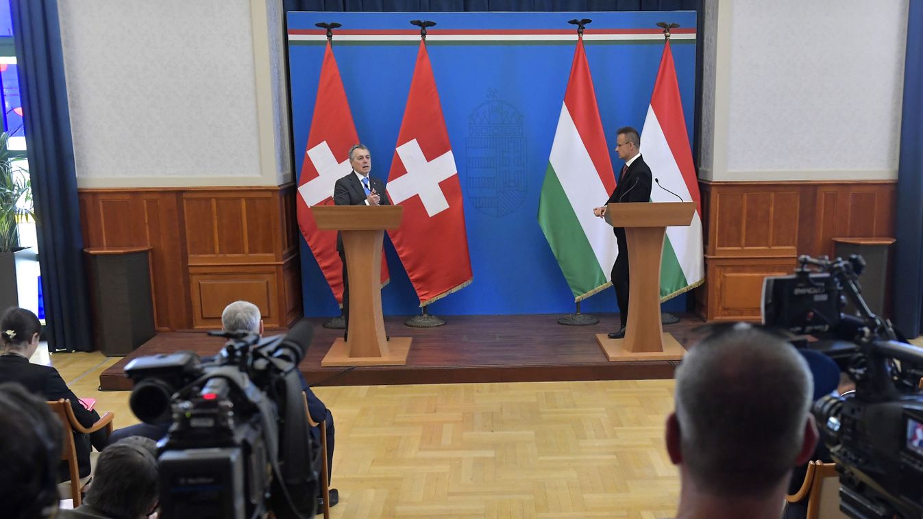 Ignazio Cassis svájci külügyminiszter és Szijjártó Péter külgazdasági és külügyminiszter a tárgyalásuk után a minisztériumban tartott sajtótájékoztatón 2024. május 23-án 