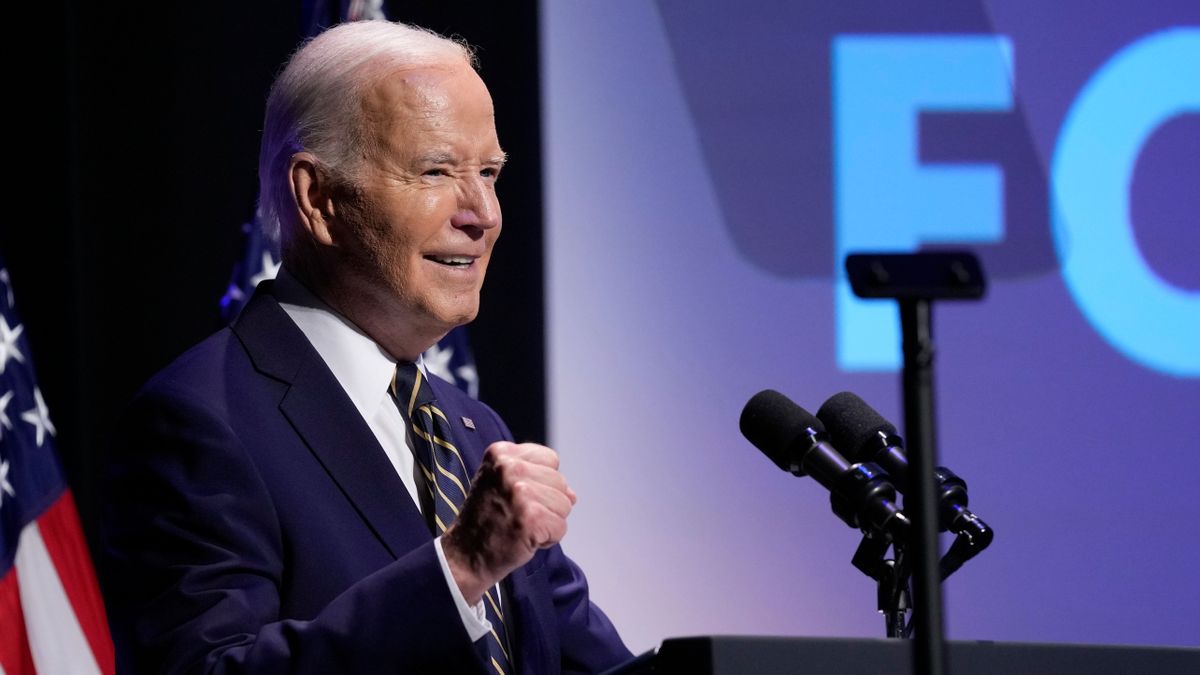 Joe Biden azonnali tűzszünetet és kétállami megoldást sürgetett egy főiskola végzős hallgatói előtt