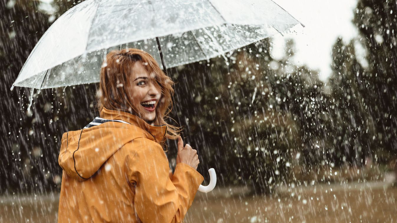 Cheerful,Pretty,Girl,Holding,Umbrella,While,Strolling,Outside.,She,Is,eső,esernyő,felhőszakadás,lány