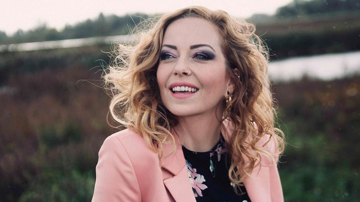 Vonósnégyesre átdolgozott metálhimnuszokkal érkezik Anneke van Giersbergen