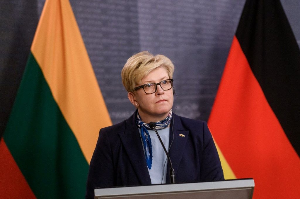 Ingrida Simonyte litván miniszterelnök a német kancellárral, valamint a lett és az észt miniszterelnökkel tartott közös sajtótájékoztatóján a lettországi Rigában tartott találkozóján 2024. május 6-án. (Fotó:AFP/Gints Ivuskans)