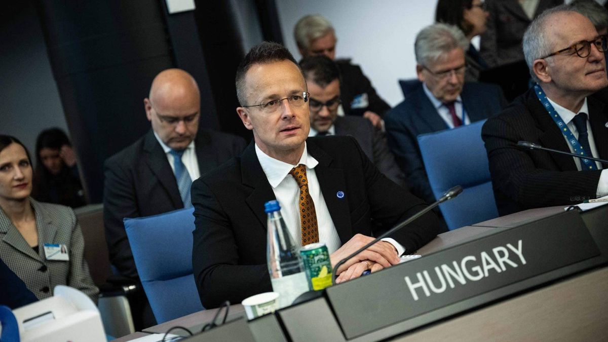 Szijjártó Péter: Reméljük, hogy a békevágy egyszer felülkerekedik a háborús pszichózison Európában