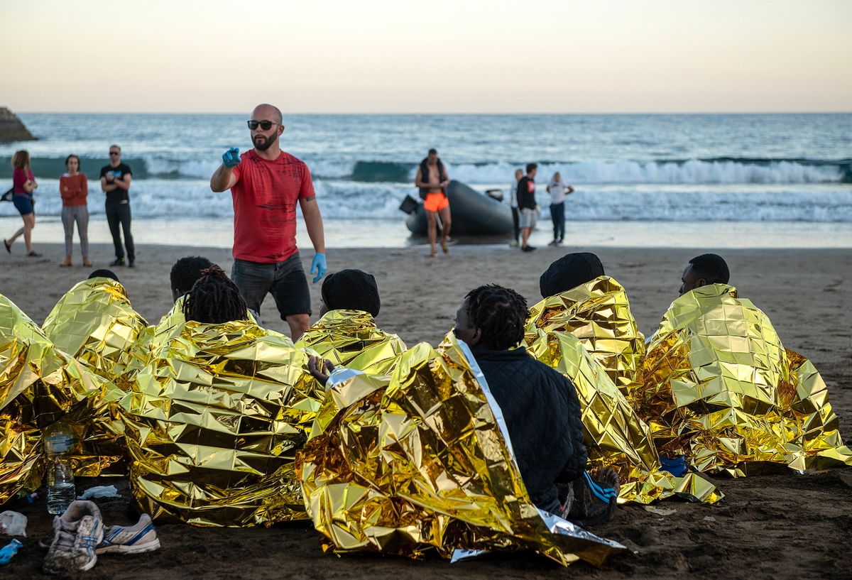 Hőtakarókba burkolózott illegális bevándorlók