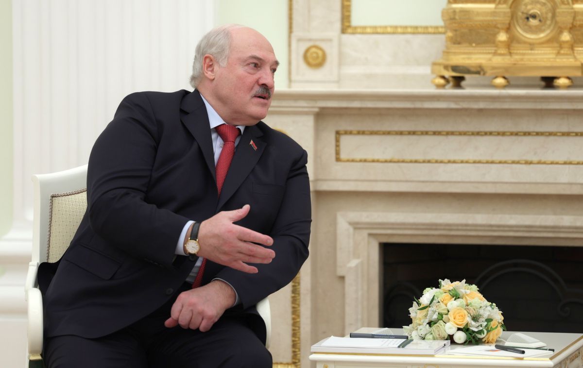 Aljakszandr Lukasenka belarusz államfő a Vlagyimir Putyin orosz elnökkel folytatott megbeszélés közben a moszkvai Kremlben 2024. április 11-én. Világháború lehet az oroszok és a Nyugat szembenállásából? (Fotó: MTI/EPA/Szputnyik,Kreml pool/Gavril Grigorov)
