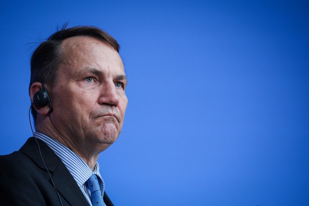 Radoslaw Sikorski lengyel külügyminiszter 2024. május 22-én a kelet-németországi Weimarban tartott közös sajtótájékoztatón. (Fotó: AFP/Ronny HARTMANN)