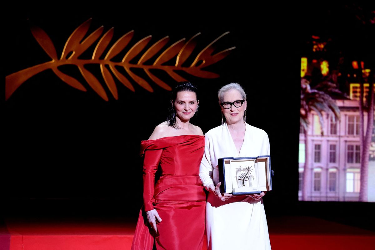 Meryl Streep Juliette Binoche-tól vette át a tiszteletbeli Arany Pálmát.