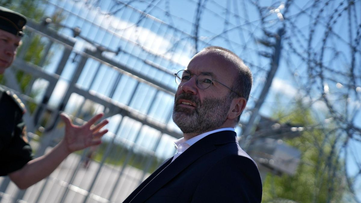 Manfred Weber szerint a szuverenitás garanciája a kerítés