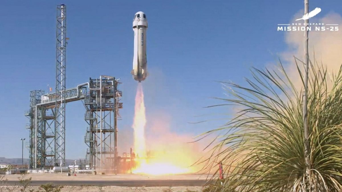 Űrturistákkal a fedélzetén Texasból ismét elindult a Blue Origin űrkapszula + videó