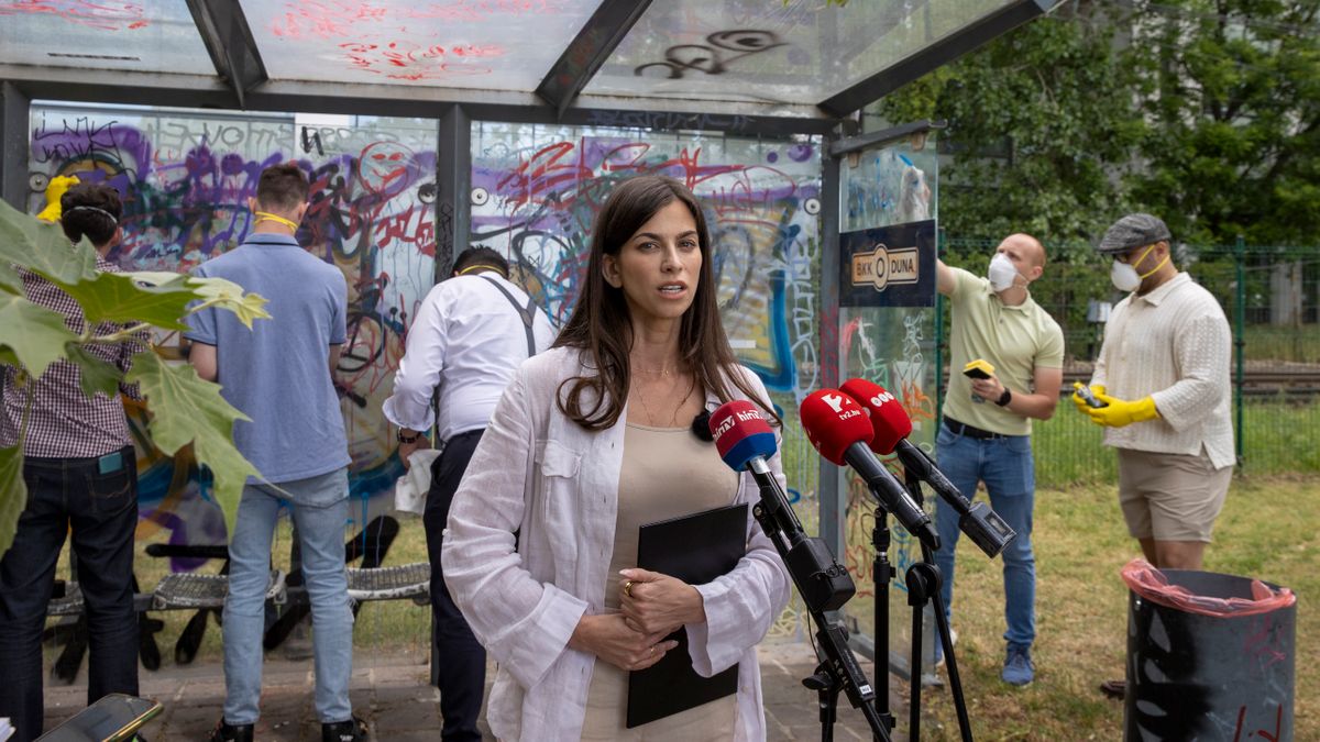 Szívósan szuggerált visszaléptetés