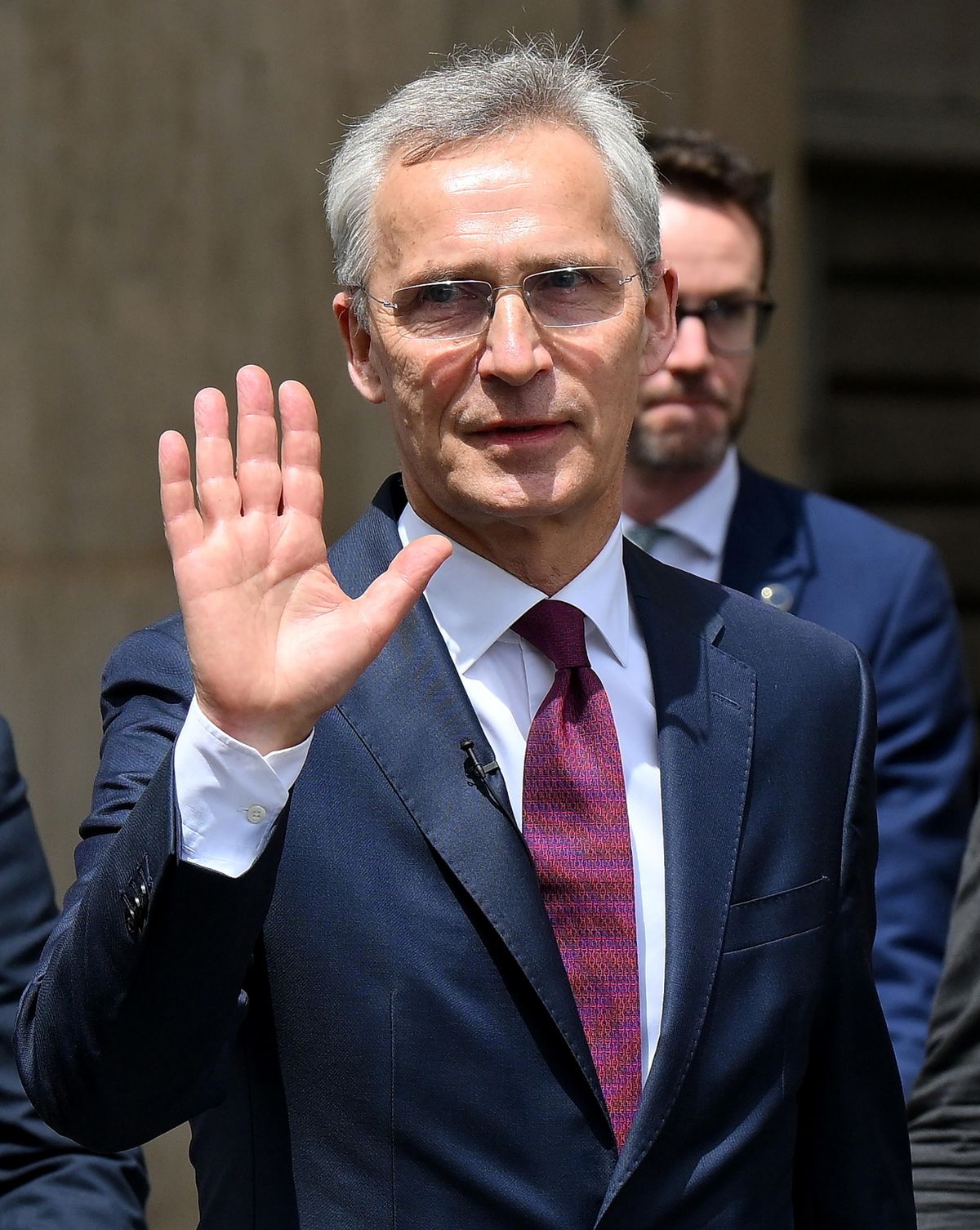 Jens Stoltenberg NATO-főtitkár távozik az olasz miniszterelnöki hivatalból, a Chigi-palotából Rómában 2024. május 8-án. (Fotó: MTI/EPA-ANSA/Ettore Ferrari)