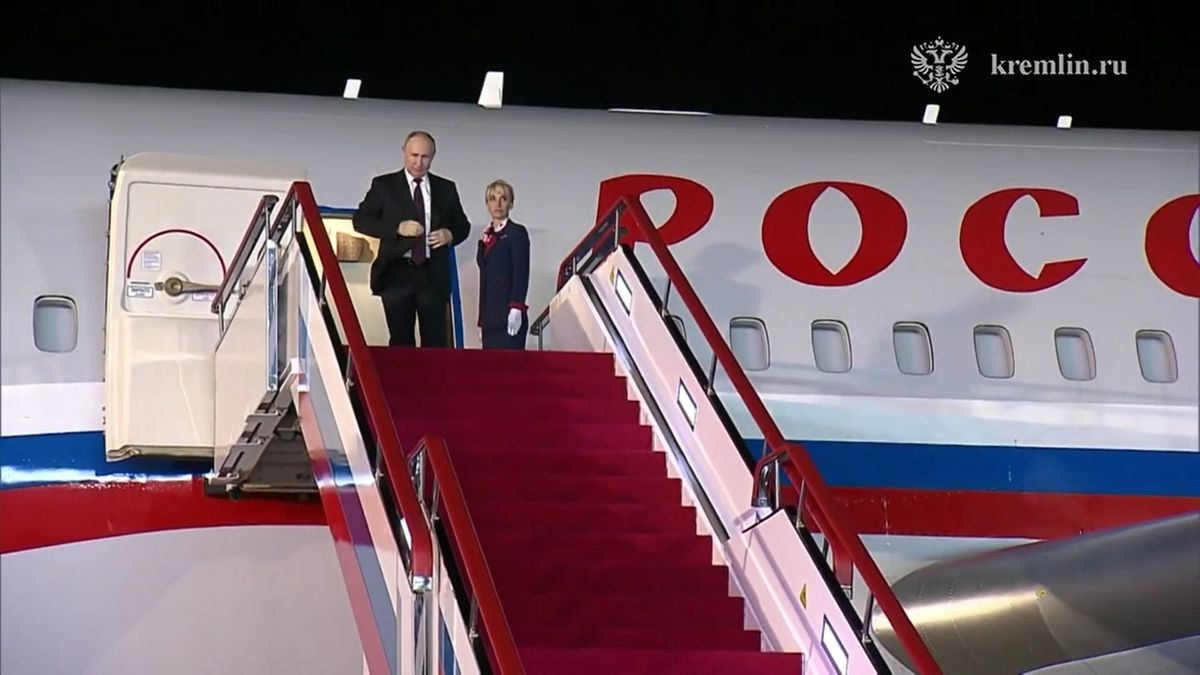 Vlagyimir Putyin Phenjanba, Észak-Korea fővárosába repült