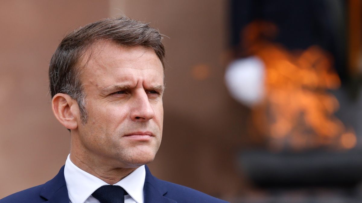 Macron addig hazardírozott, míg végül sikerült vádlin lőnie magát