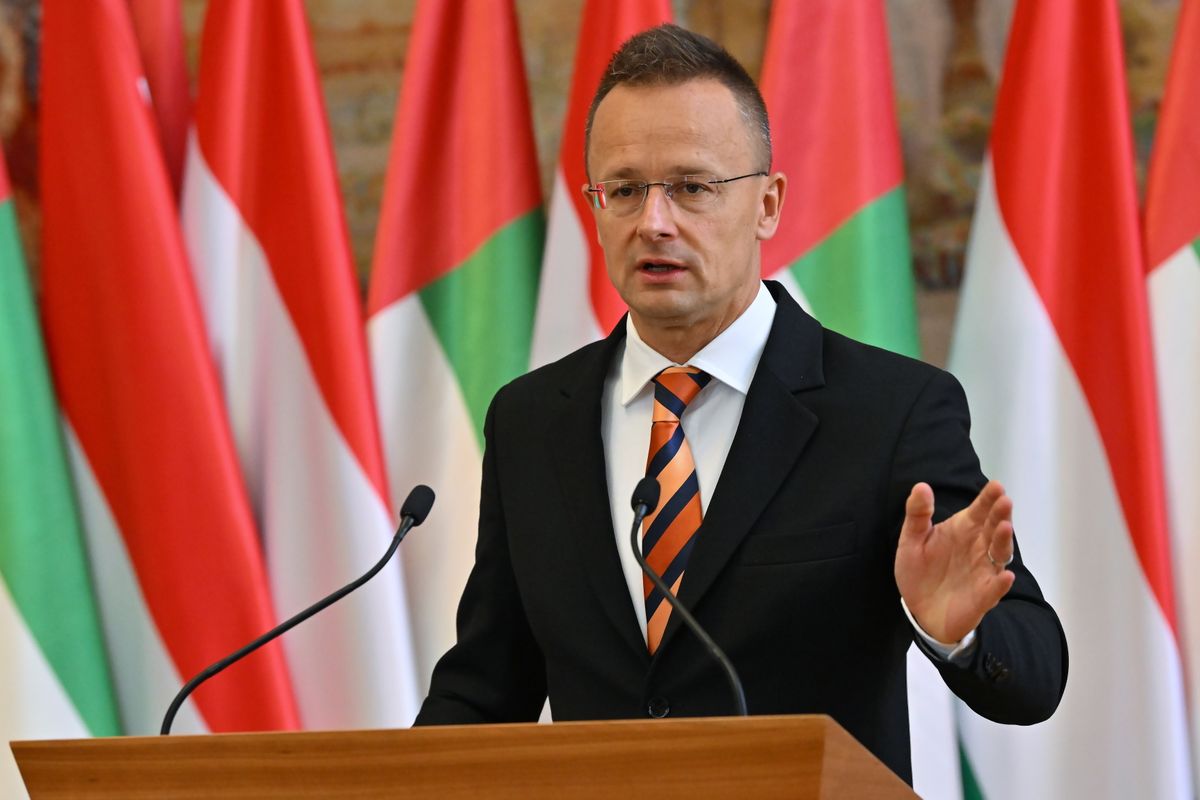 SZIJJÁRTÓ Péter