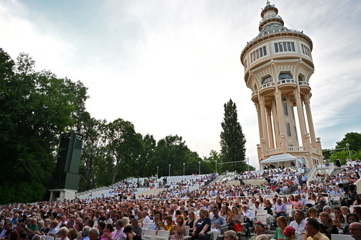 A Jazz és Bor Ünnepe Fesztivál sok érdeklődőt vonzott a Margitszigeti Szabadtéri Színházba.