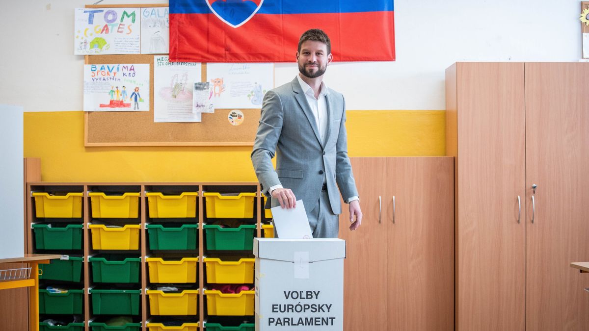Szlovákiában az ellenzéki progresszívek nyerték a legtöbb mandátumot, de Robert Fico kormánypártja erősített a pozícióján