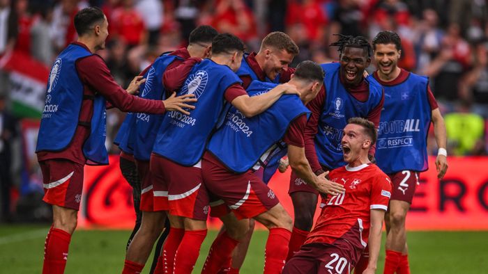 Euro 2024: Hungary - Switzerland
15 June 2024, North Rhine-Westphalia, Cologne: Soccer, European Championship, Hungary - Switzerland, preliminary round, Group A, match day 1, Cologne Stadium, Michel Aebischer from Switzerland celebrates with reserve players after scoring the 2-0 goal. Photo: Marius Becker/dpa (Photo by MARIUS BECKER / DPA / dpa Picture-Alliance via AFP)