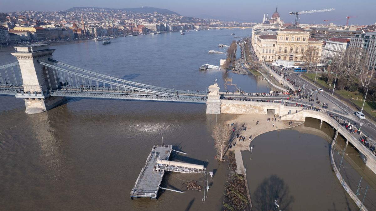 Lezárják a rakpartot a Duna áradása miatt