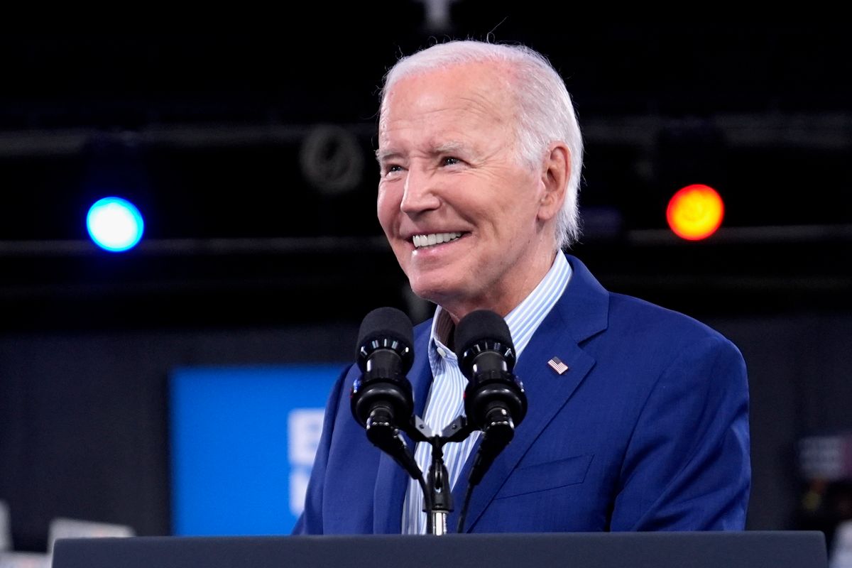 Joe Biden demokrata párti amerikai elnök beszédet mond az észak-karolinai Raleigh-ben rendezett kampányeseményen 2024. június 28-án. Az elnökválasztást november 5-én tartják az Egyesült Államokban. (Fotó: MTI/AP/Evan Vucci)