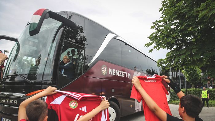 a magyar válogatott utazik az EB