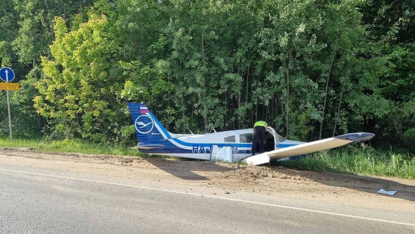 Tragikus véget ért a városnéző repülés, autópályán kötött ki a gép