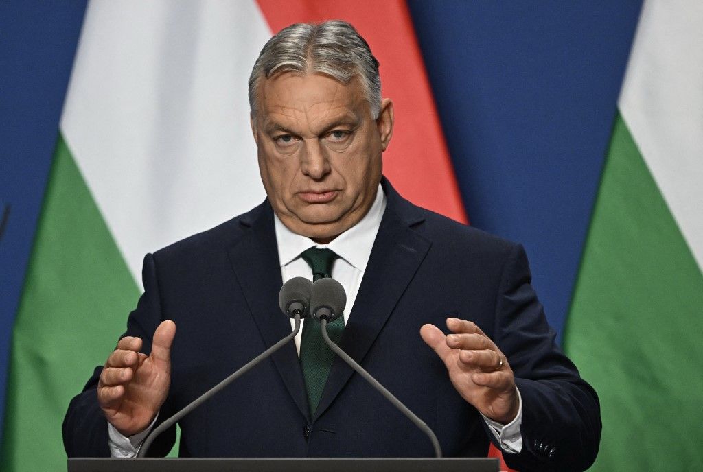 Orbán Viktor magyar miniszterelnök újságírói kérdésre válaszol a NATO-főtitkárral (a képen nem látható) közös sajtótájékoztatón Budapesten 2024. június 12-én. (Fotó: AFP/KISBENEDEK Attila)